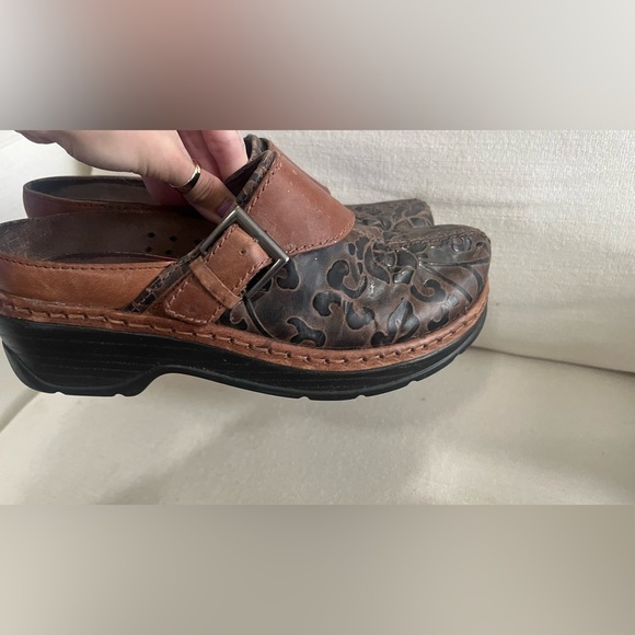 Vintage KLOGS Leather Floral Boho Buckle Slip On Clogs Mules Size 7.5 - Picture 3 of 6